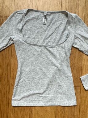 Skims Cotton Jersey Scoop Neck Long Sleeve T-Shirt - Heather Grey